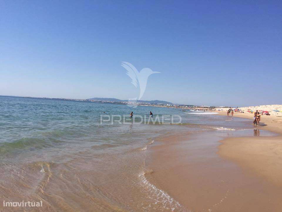 Moradia isolada em Santo António da Caparica. - Grande imagem: 4/37