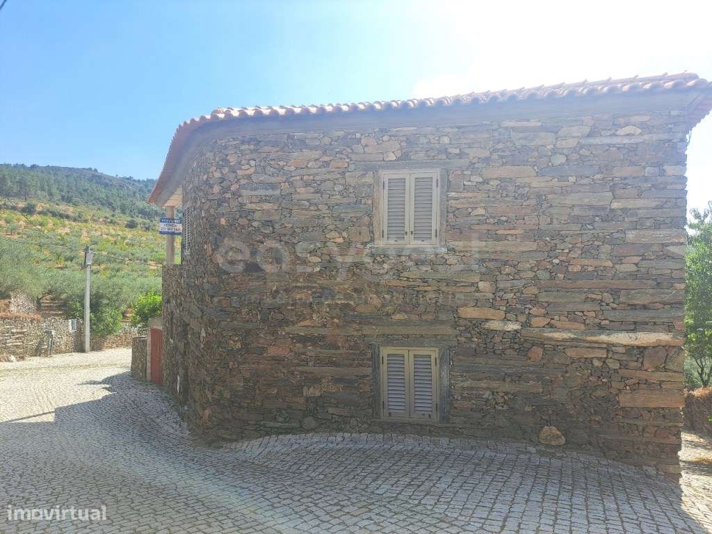 Moradia para recuperar na aldeia de Urros, Torre de Moncorvo. - Grande imagem: 4/18