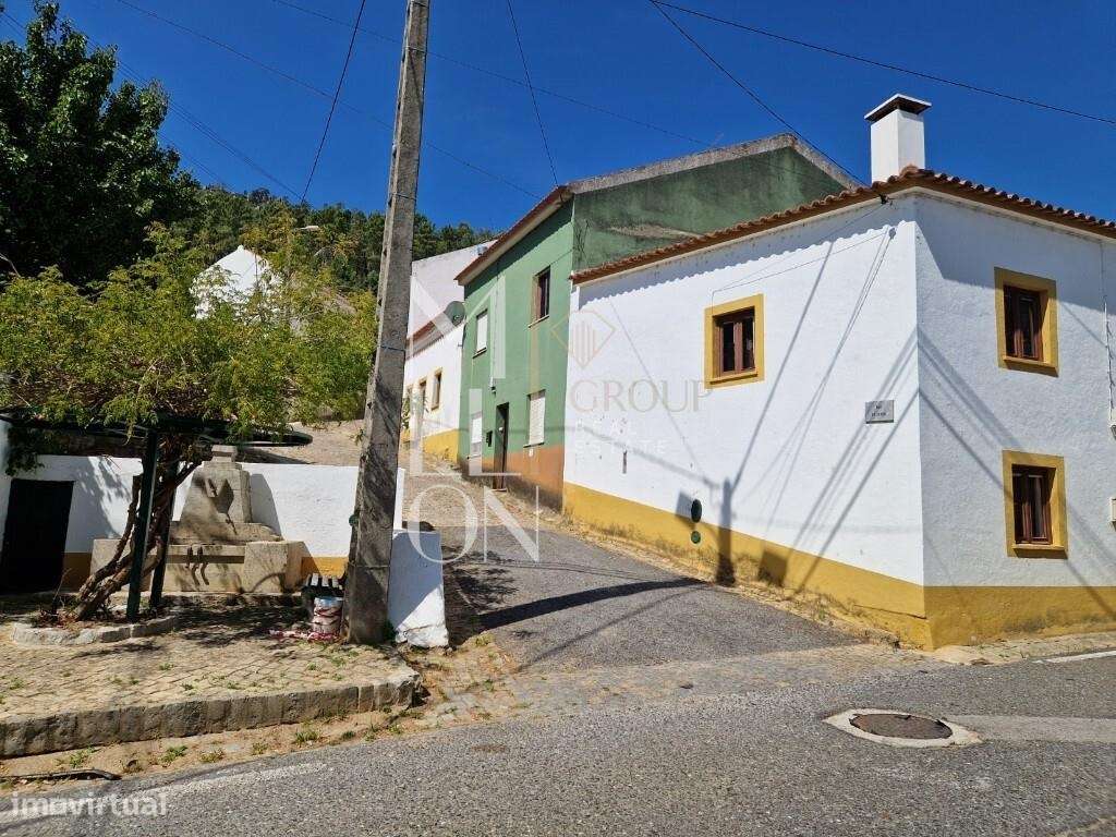 Moradia T3+1 com Sótão Amplo, Ruína e Potencial para Piscina | Gavião-2