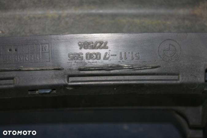 Zderzak przód przedni BMW 3 E46 lift fl sedan kombi kratka środkowa atrapa - 12