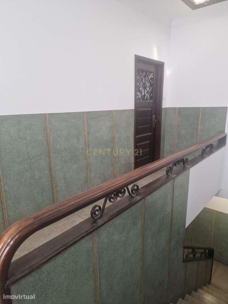 Apartamento 154m2 para remodelação total na Rua Santa Catarina - Porto-10