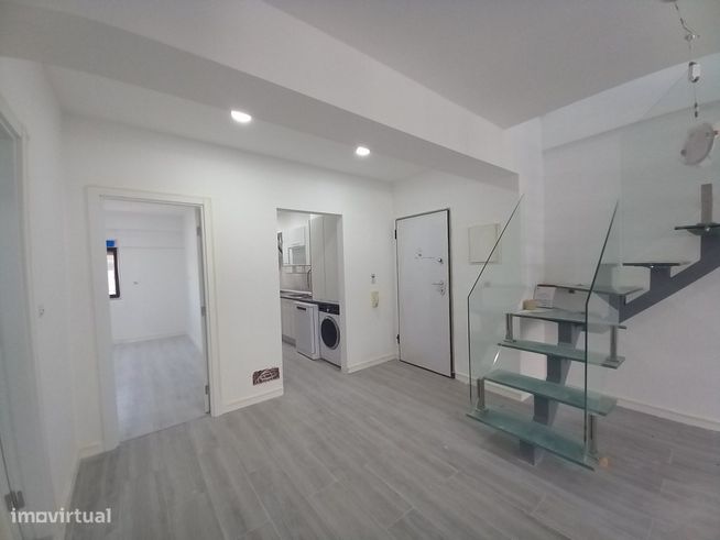 Apartamento Duplex Totalmente Remodelado na Costa da Caparica-39
