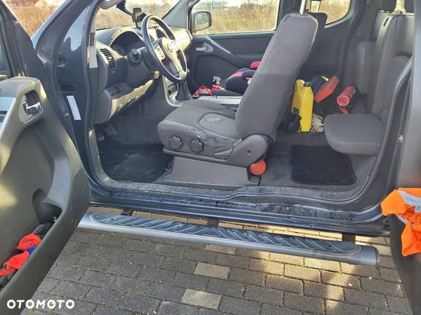 Nissan Navara 2.5 TDi Sport / LE - 9