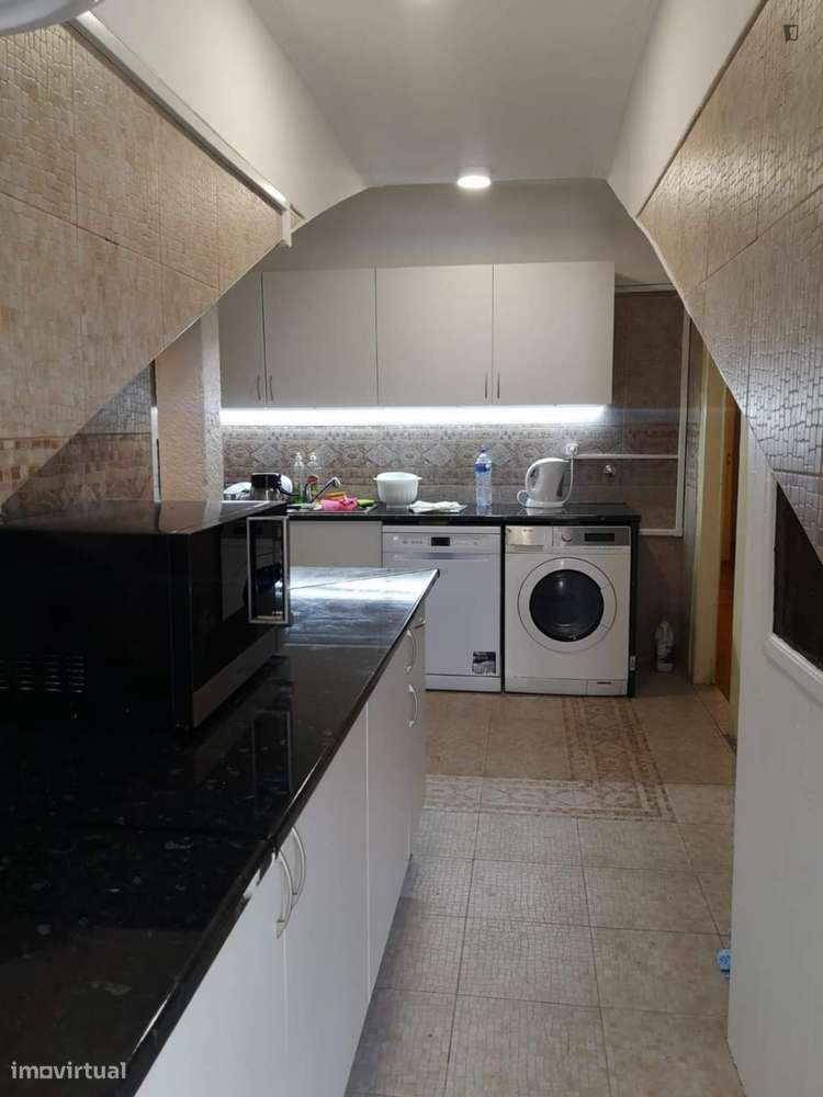 Quarto - localizado em Intendente Lisbon - Grande imagem: 3/10