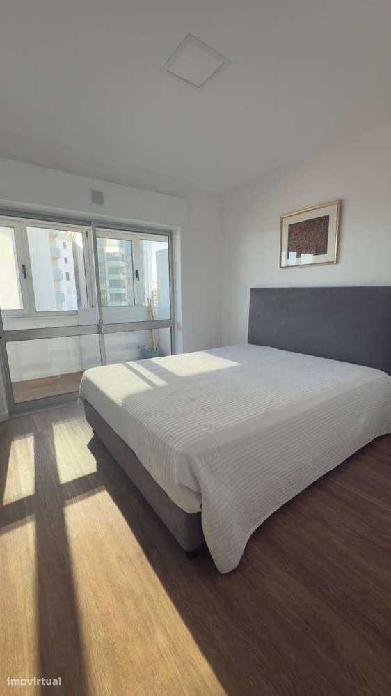 APARTAMENTO T1 kitchenette remodelado, junto à praia. Vistas de mar-11