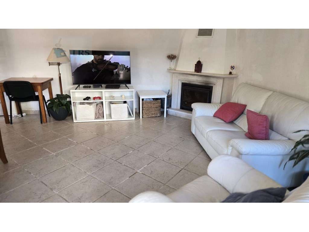 Moradia em Alcoitão - Excelente Oportunidade

Situada numa zona r...-12