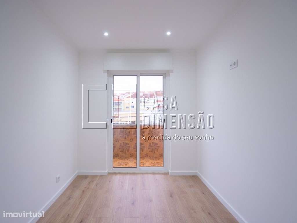 Apartamento de tipologia T2, em fase de Remodelação, no Cacém!!-18