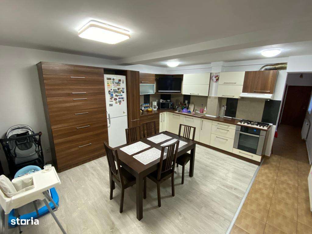 Casa de vanzare - Imagine principală: 4/7