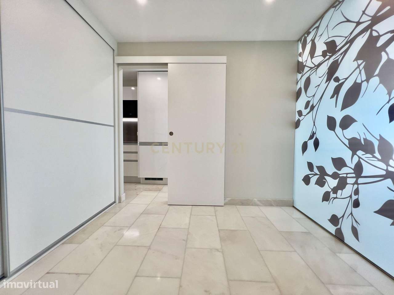 Apartamento T0 transformado em T1, remodelado, Costa da Caparica-10