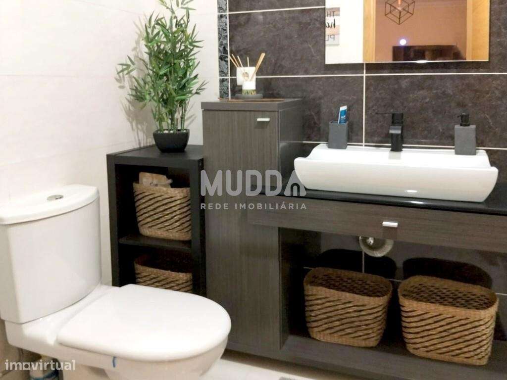 Moradia T3 Contemporânea com Suite, Painéis Solares, Garagem e Terraço-20