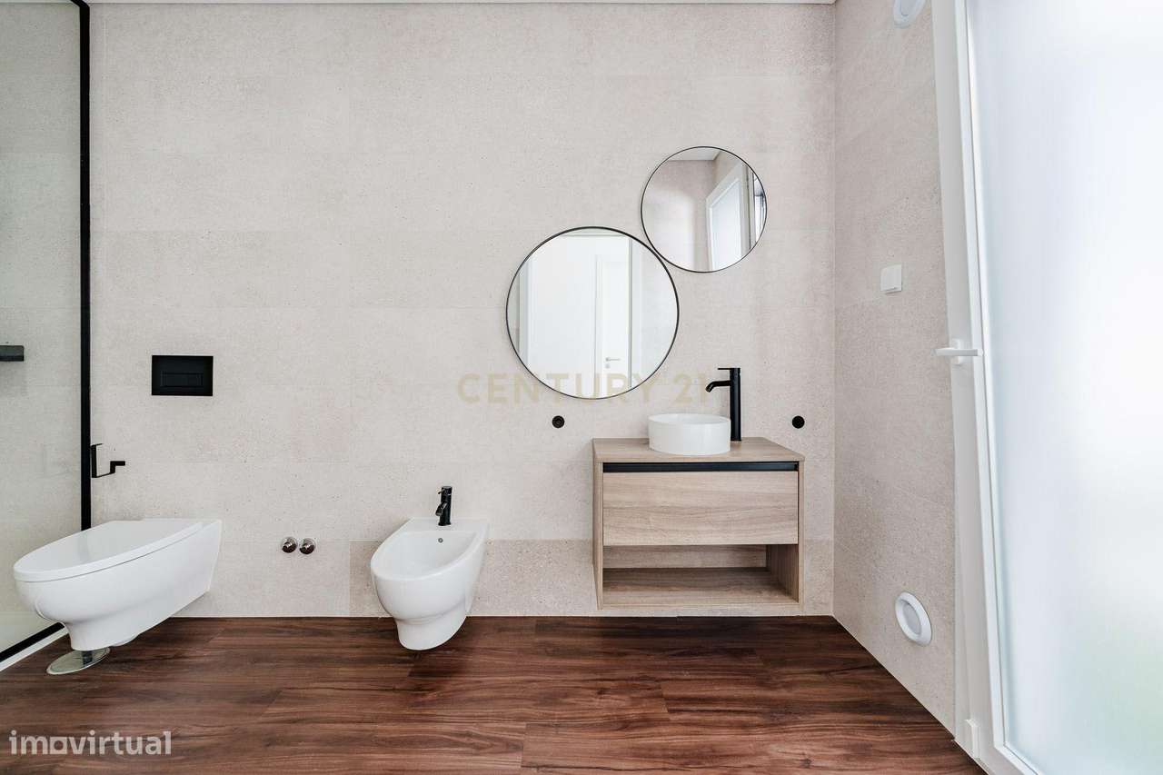 Moradia T4 em Fernão Ferro, Seixal, com Piscina e enorme Jardim-31