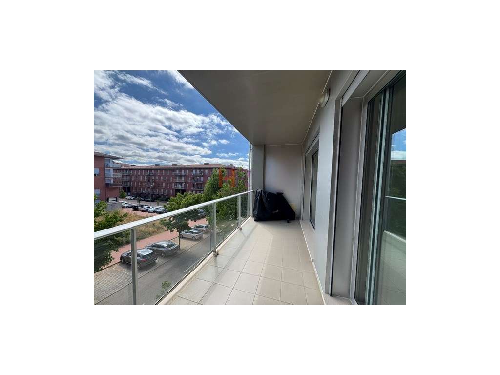 Quinta da Portela Vende-se T2 com garagem dupla.-35
