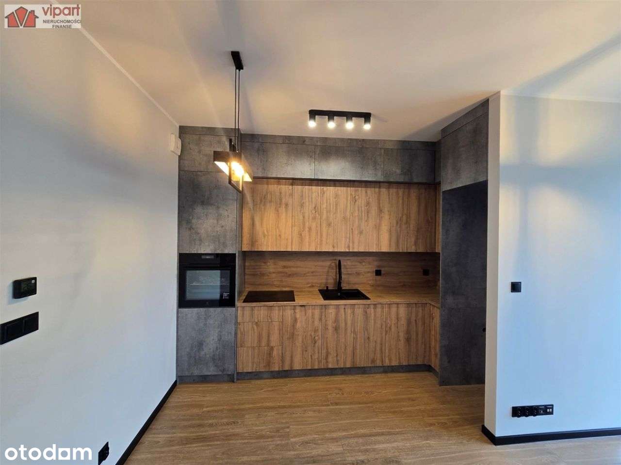 Przytulna kawalerka na osiedlu Panorama w Tychach-1