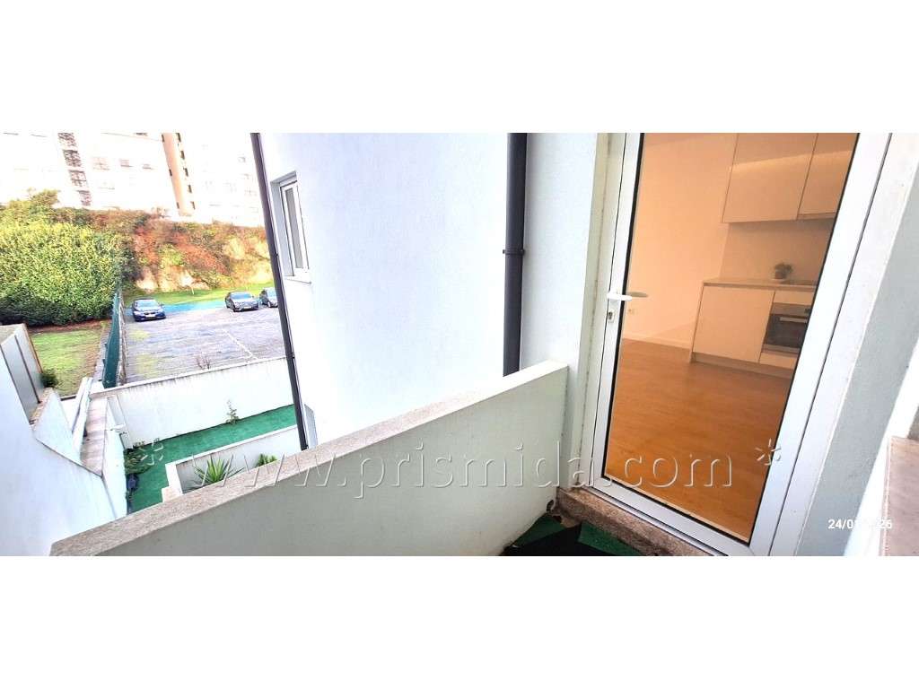 T1 com 2WCs, terraço e 2 lugares de estacionamento!-8