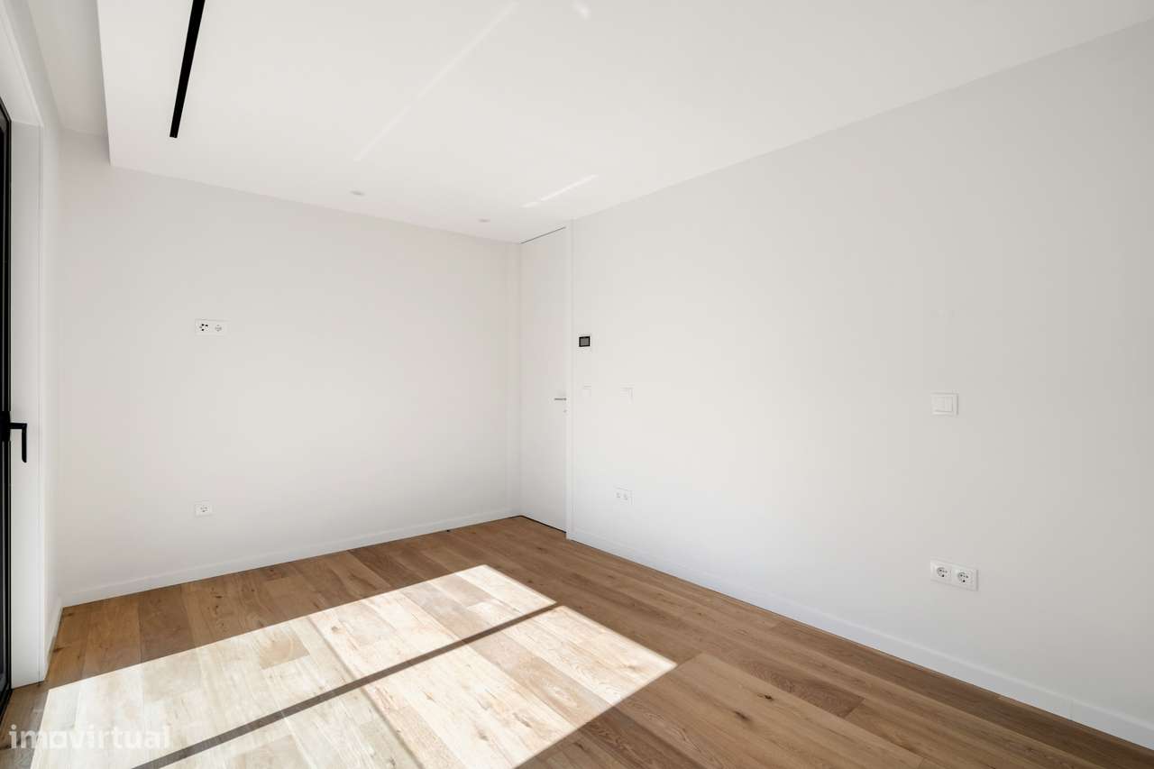 Moradia T3 de Luxo com 3 Suítes, Escritório e Piscina-22