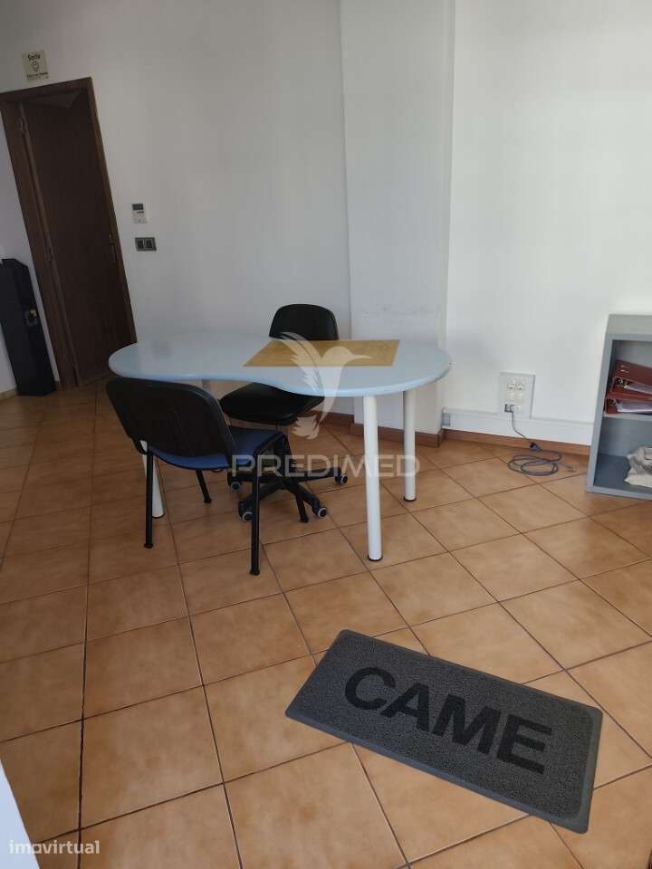 Quarteira -loja destinada a comércio e serviços - Grande imagem: 3/12