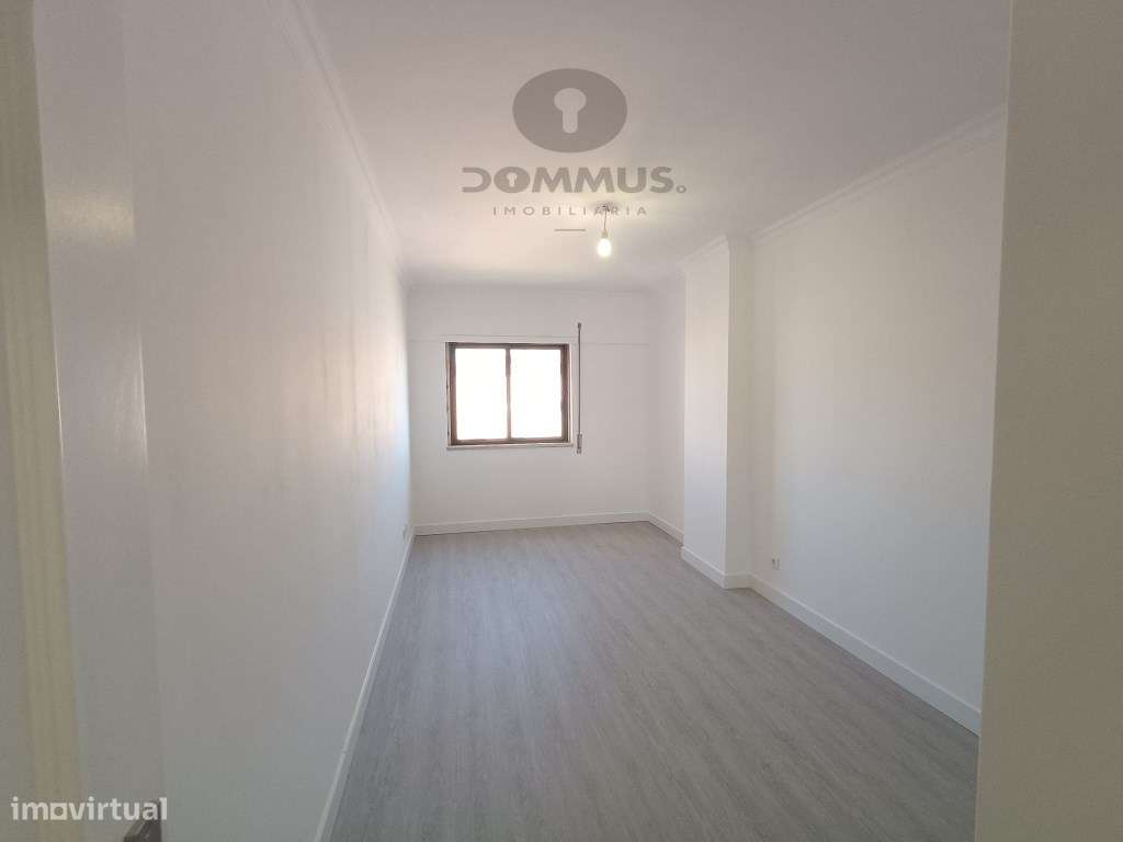 Apartamento T2 Remodelado c/ Arrecadação em São Marcos-15