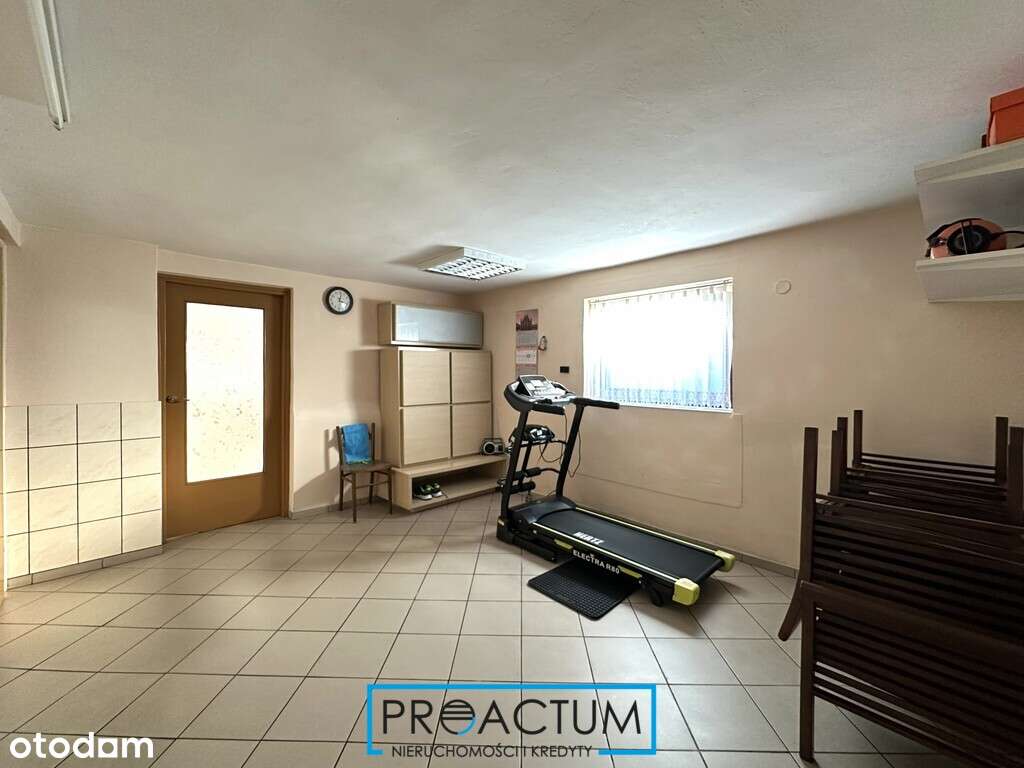 Dom - z dodatkową powierzchnią pod działalność-17