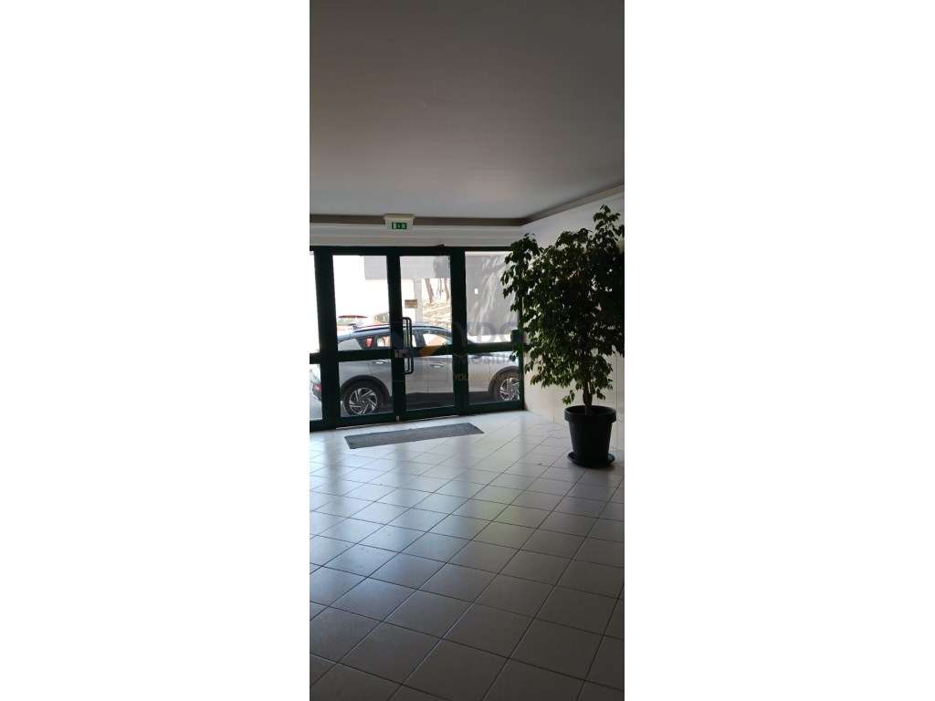 Apartamento T1 com Garagem - Quarteira-4