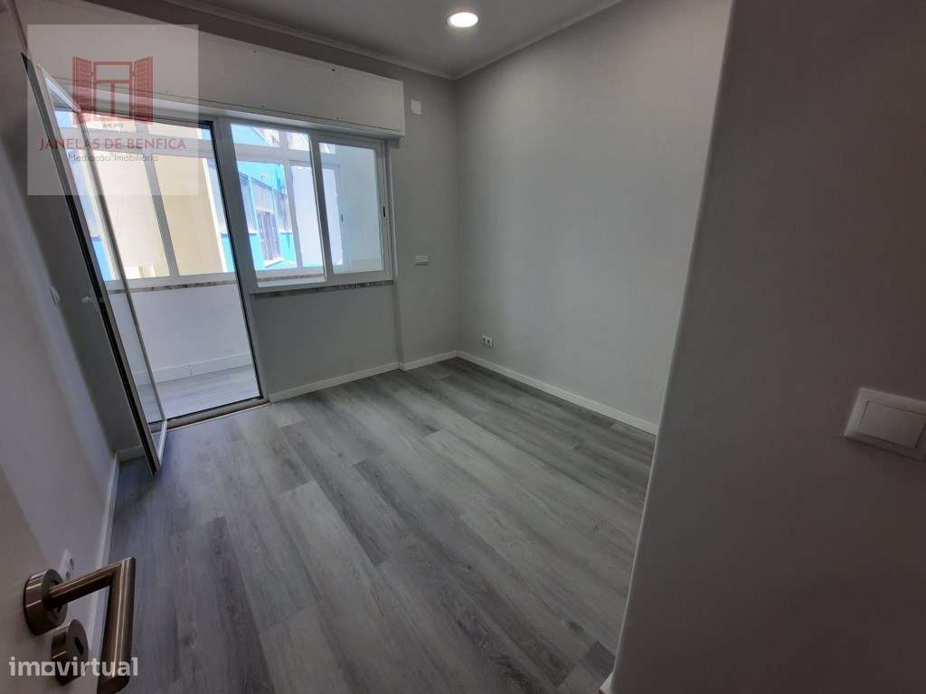 T1 remodelado c/ Cozinha Equipada- Centro Amadora-6