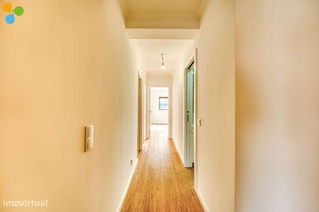 T2+1 Renovado com Varandas e Lugar de Garagem | Próximo da Rotunda da-8