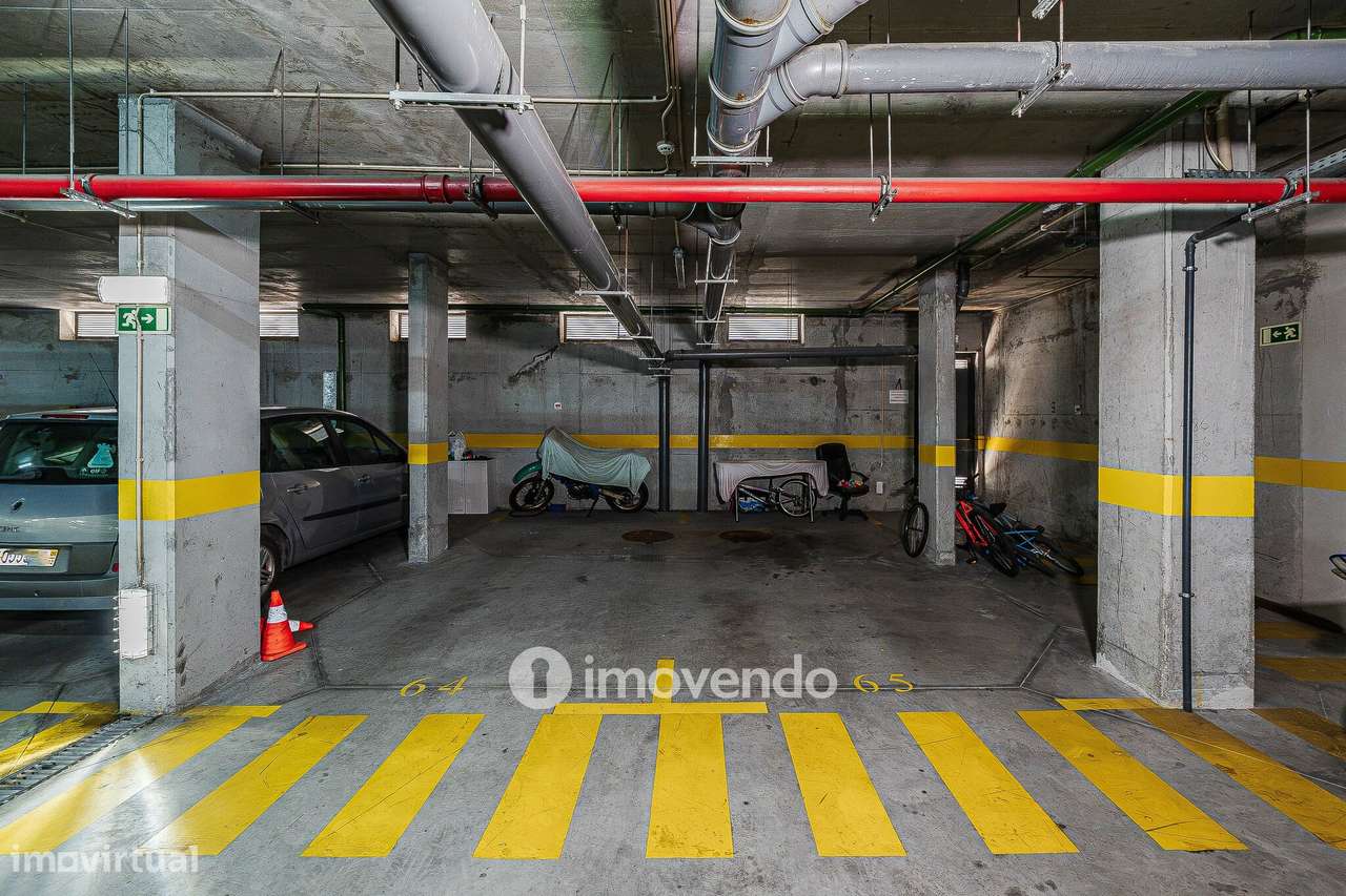 Apartamento T2 com cozinha equipada e estacionamento, na Ameixoeira-30