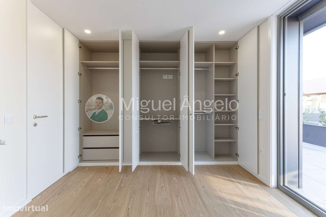 T3 Penthouse com terraços e três frentes no coração de Espinho-33