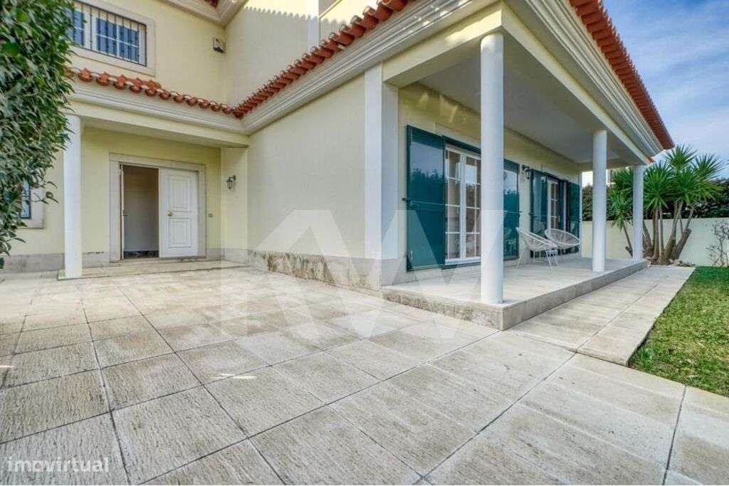 Moradia Independente A Venda Em Areia Birre Com Piscina