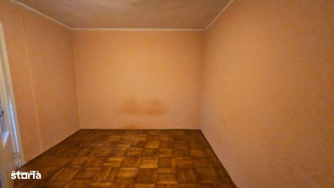 Apartament De Vânzare – 2 Camere, Decomandat, Etaj 4, Zona 1 Decembrie - Imagine principală: 1/8
