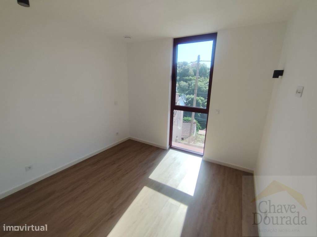 Apartamento T2 com 100m2 novo no Areeiro-12