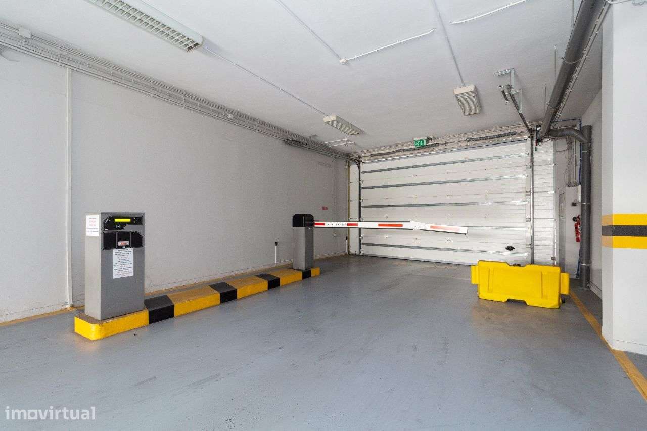 Excelente espaço Armazém Comércio, Serviços, Indústria ao centro Porto - Grande imagem: 4/24