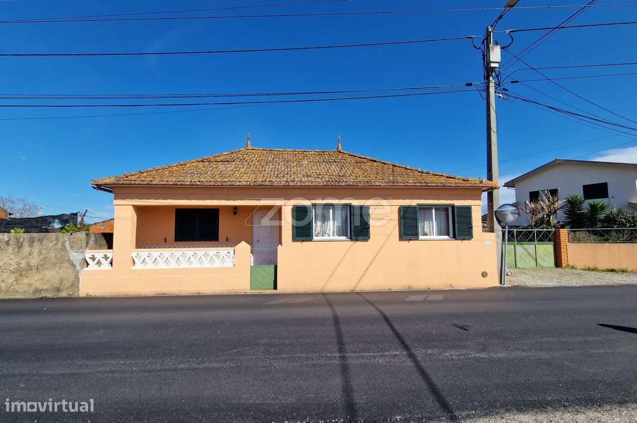 Moradia com terreno e anexos - Grande imagem: 2/24