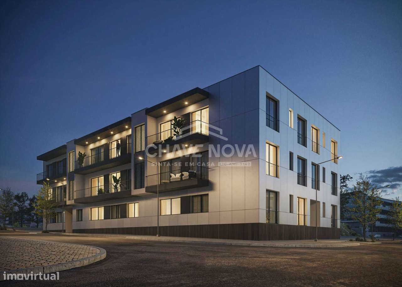 Apart. T4 Novo c/2 Lugares de Garagem - Condomínio Fechado na Madalena-9