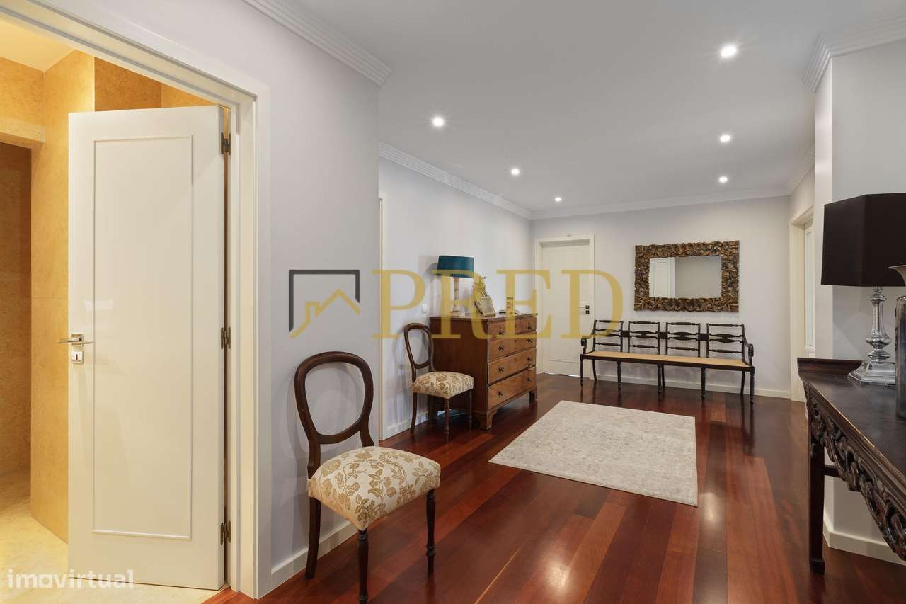 Apartamento T5, inserido no condomínio fechado 'Edifício Plaza'-12