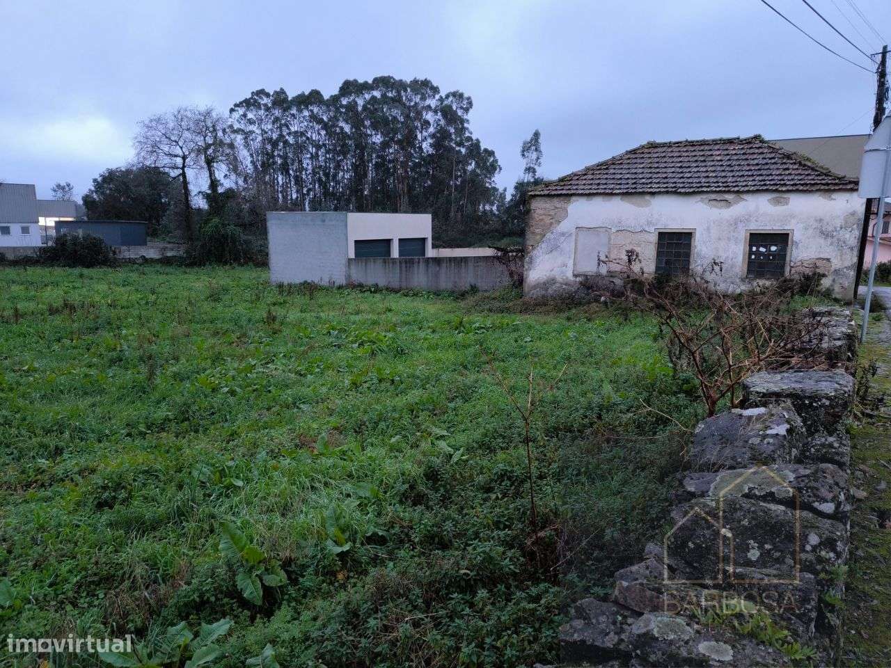 Terreno 775m2 p/ moradia 3 FRENTES térrea / dois pisos. Folgosa,Maia,-11