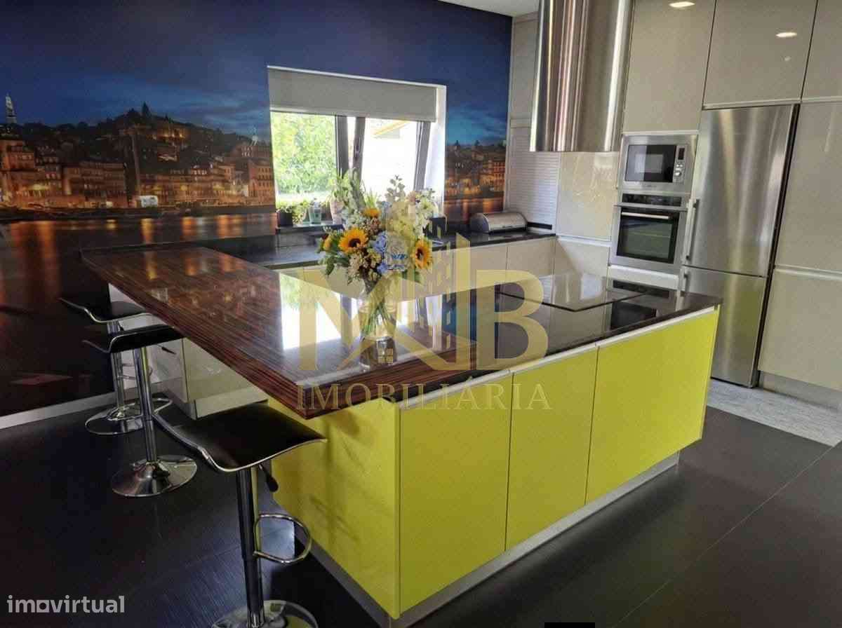 T4 com varanda, jardim e excelente localização - Grande imagem: 4/9