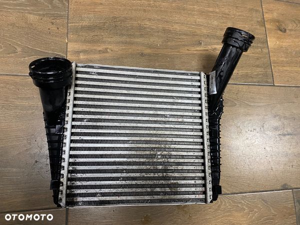 PORSCHE CAYENNE 7P Q7 4L TOUAREG INTERCOOLER PRAWY - 1