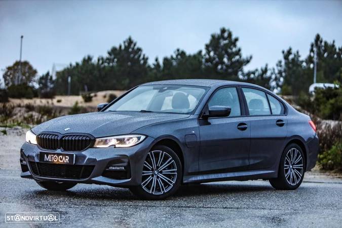 BMW 330 e iPerformance Pack M - 1