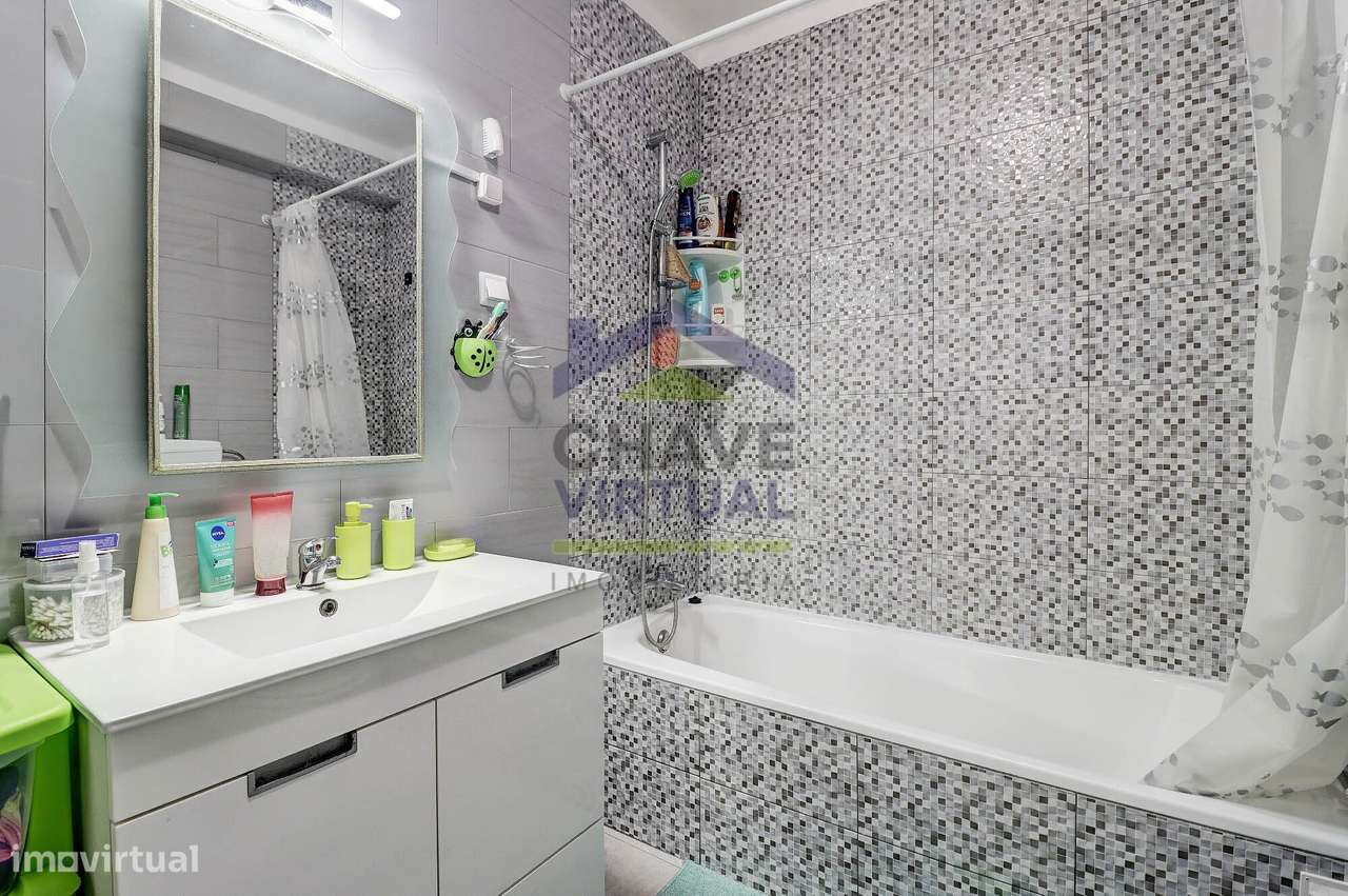 Apartamento T3 com Sótão Amplo - Centro Bombarral-37