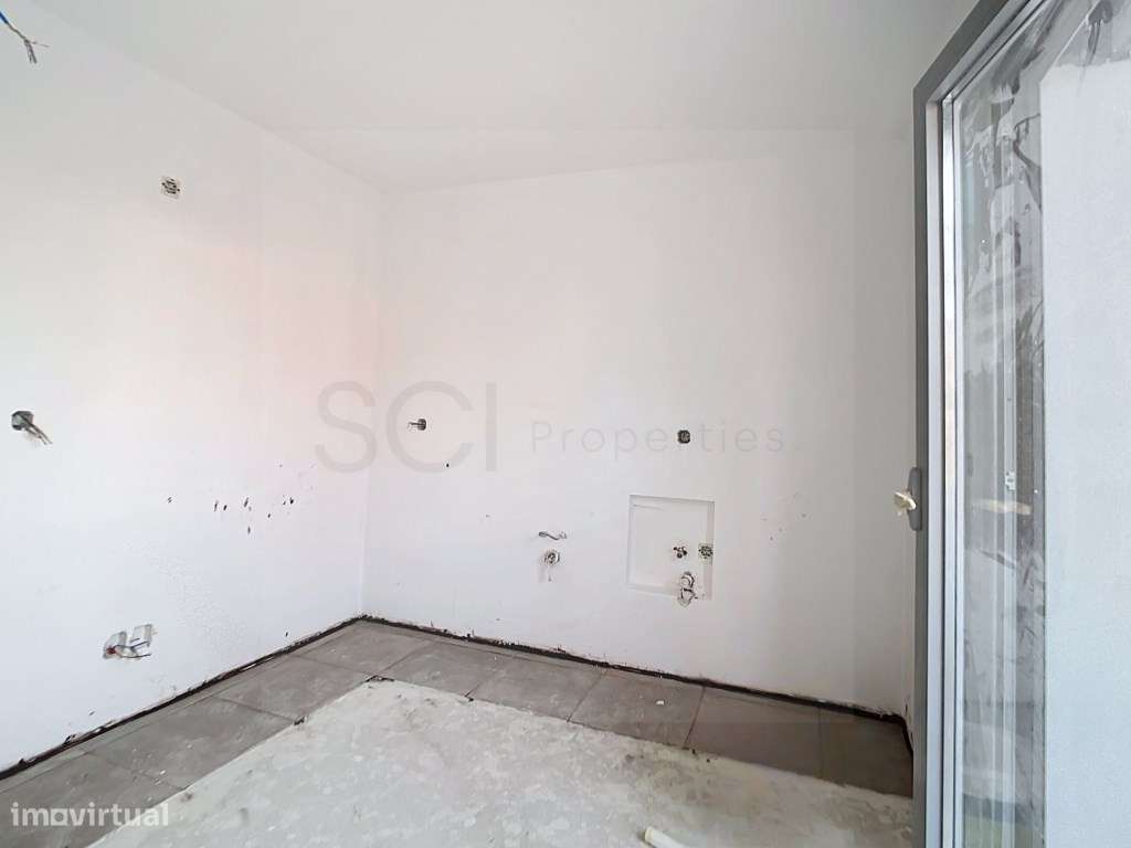 Apartamento T3 duplex, com varandas, na Quinta do Conde-22