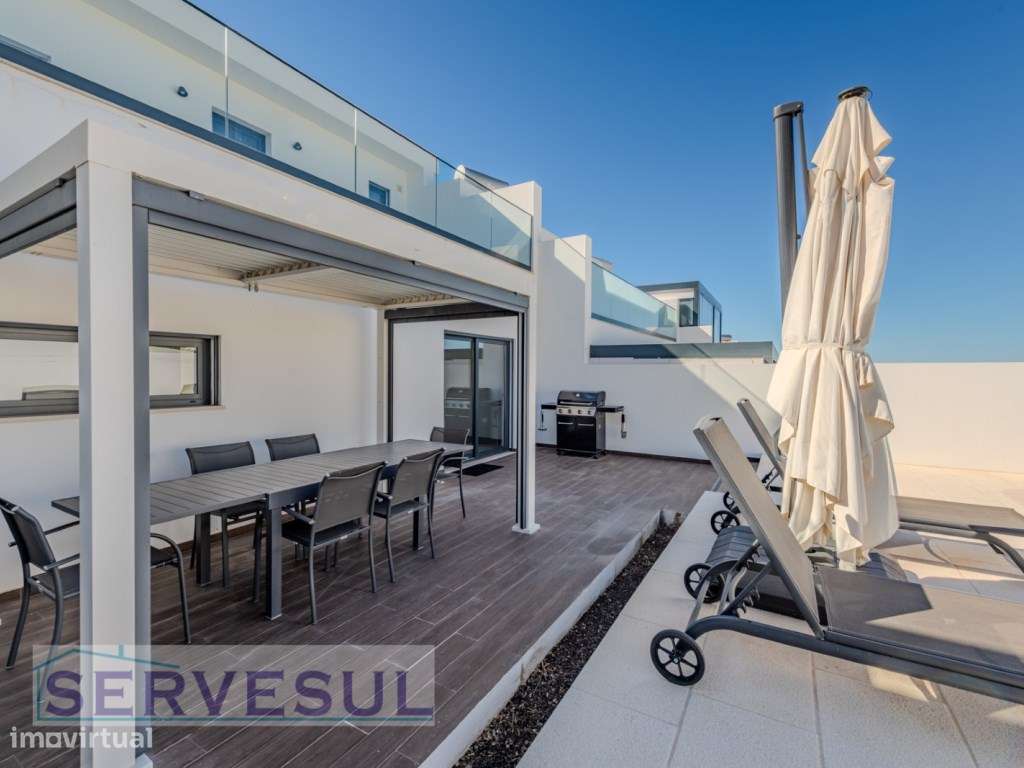 Moradia Moderna com Piscina e uma vista magnifica para o Campo de G...-40