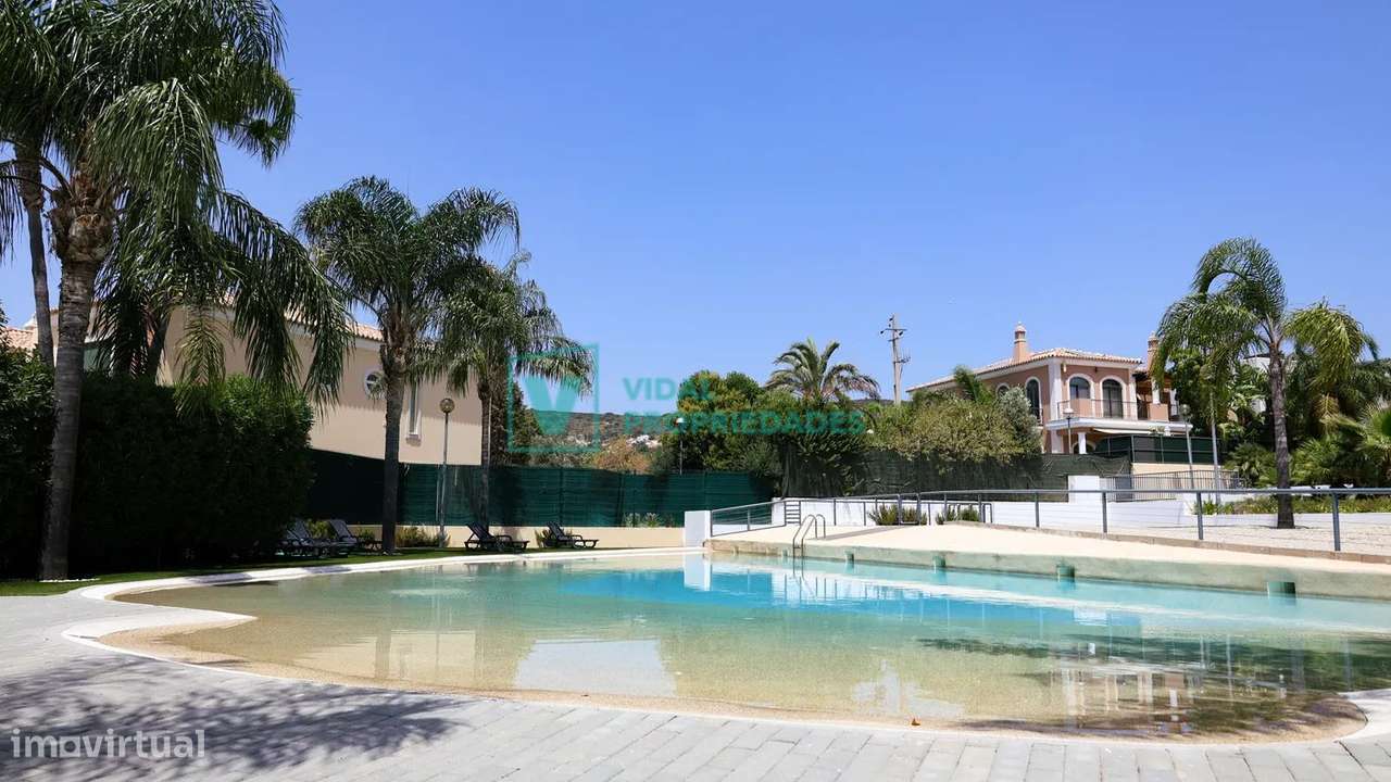 Apartamento T2 com garagem em box e piscina-44