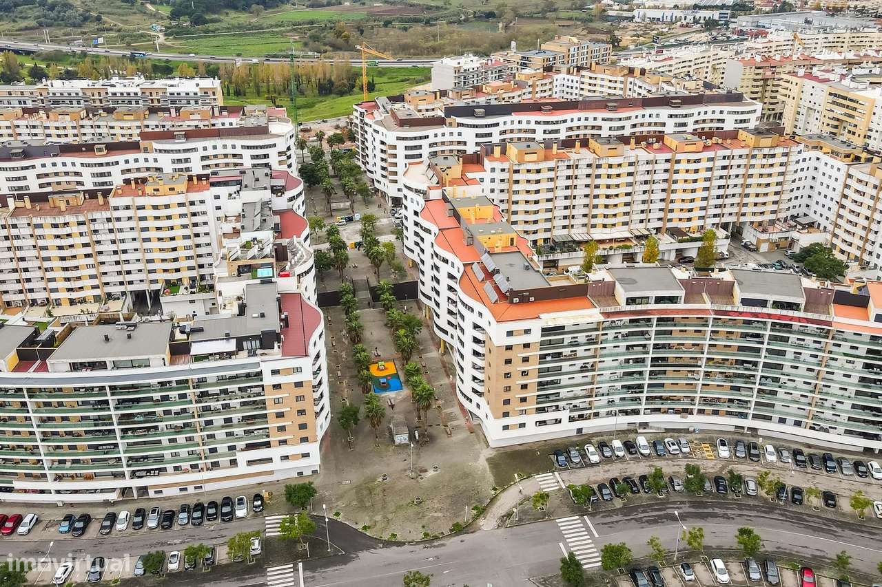 Excelente Apartamento T3 com Terraço e Box no Infantado – Loures-26