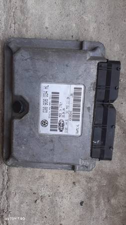 Calculator motor Volkswagen Polo 03E906033L - 2