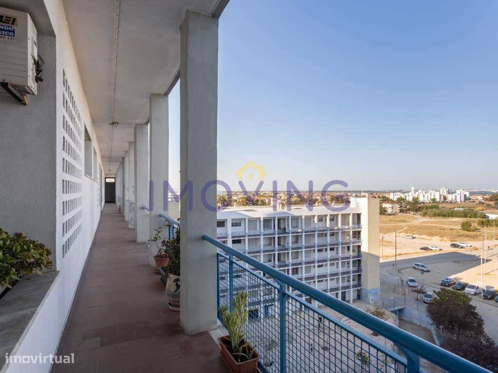 Apartamento T2 com parqueamento e arrecadação no Barreiro-27