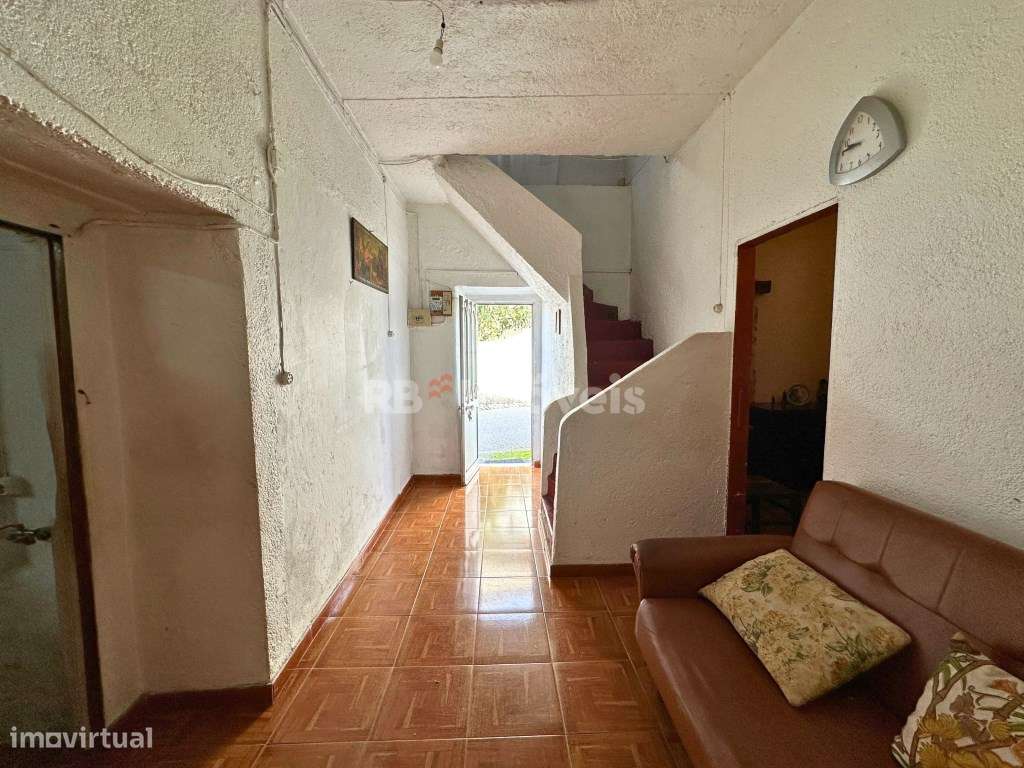 Moradia T4 de dois pisos e logradouro, perto da cidade de Torres Novas - Grande imagem: 3/28