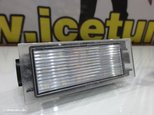 Suporte De Lâmpada De Matricula Com Led Branco Opel Movano 1998-2020, Smart 453 Fortwo 2014-, Nissan interstar X70, NV400, Dacia Logan pick up, Logan 3, Sandero 2, Renault Laguna (2, 3, coupe), Wind, Vel satis, Traffic 3, Master (2, 3), Megane (2, 3, Grandtour, coupe, 2, 5 portas),  Clio 3, 4, Kadjar, Kangoo, Espace, Twingo - 5