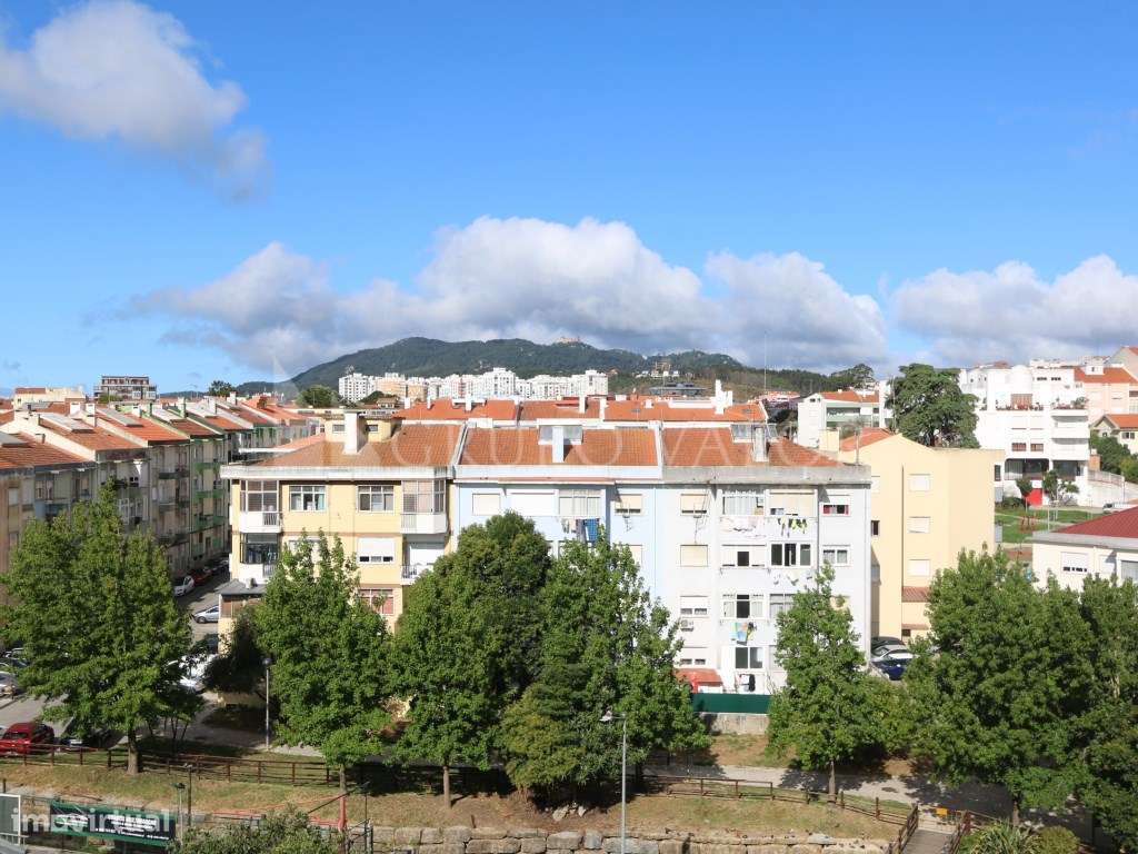 Apartamento T2 com Arrecadação, em Mem Martins-13