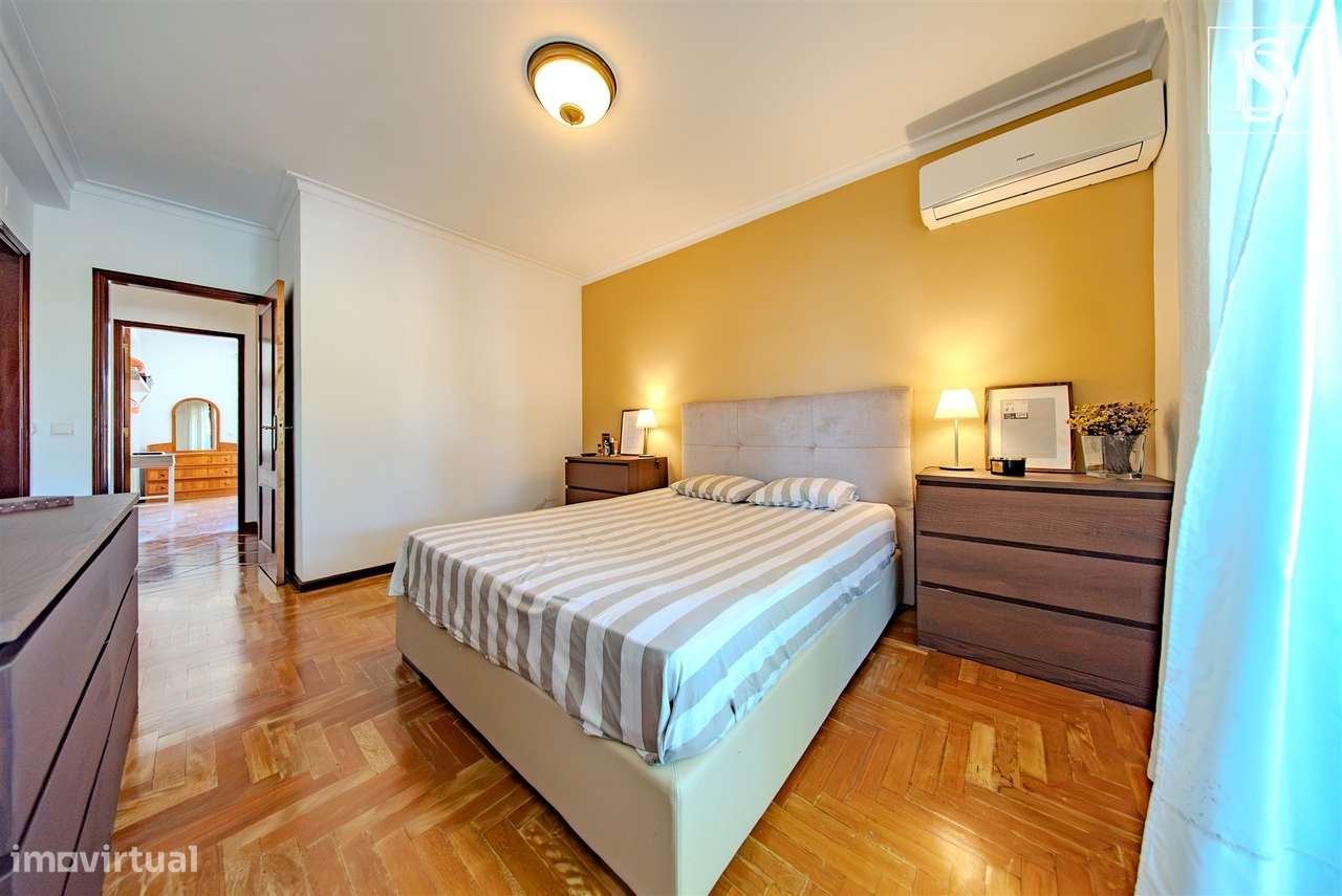 Apartamento T4 c/ Garagem-20