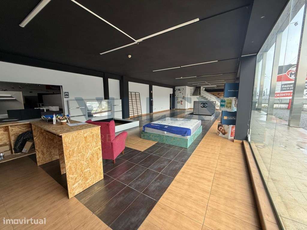 Armazém para Comércio - Excelente Visibilidade na N14 - Grande imagem: 3/18